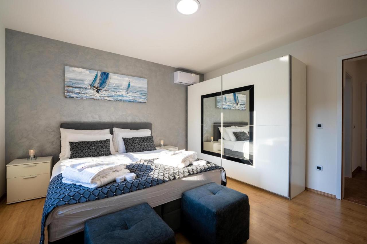 Villa Beauty With Heated Pool And Jacuzzi Kanfanar Exterior photo