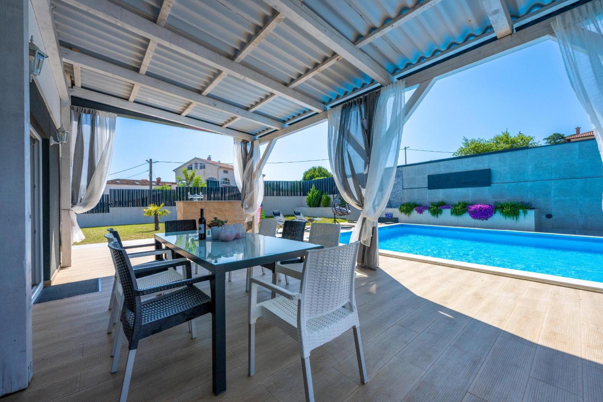 Villa Beauty With Heated Pool And Jacuzzi Kanfanar Exterior photo