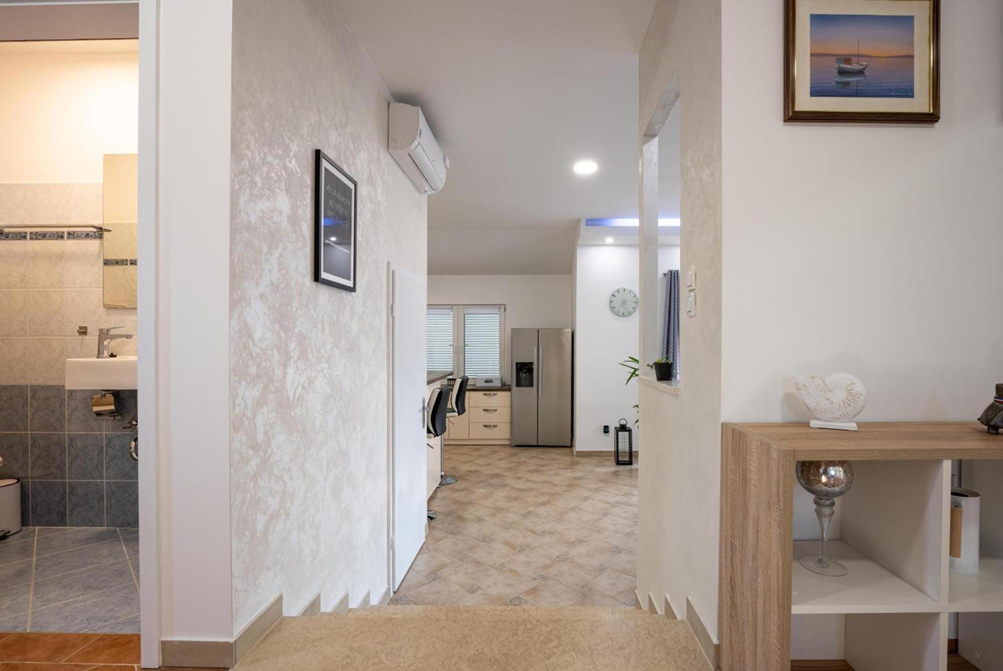 Villa Beauty With Heated Pool And Jacuzzi Kanfanar Exterior photo
