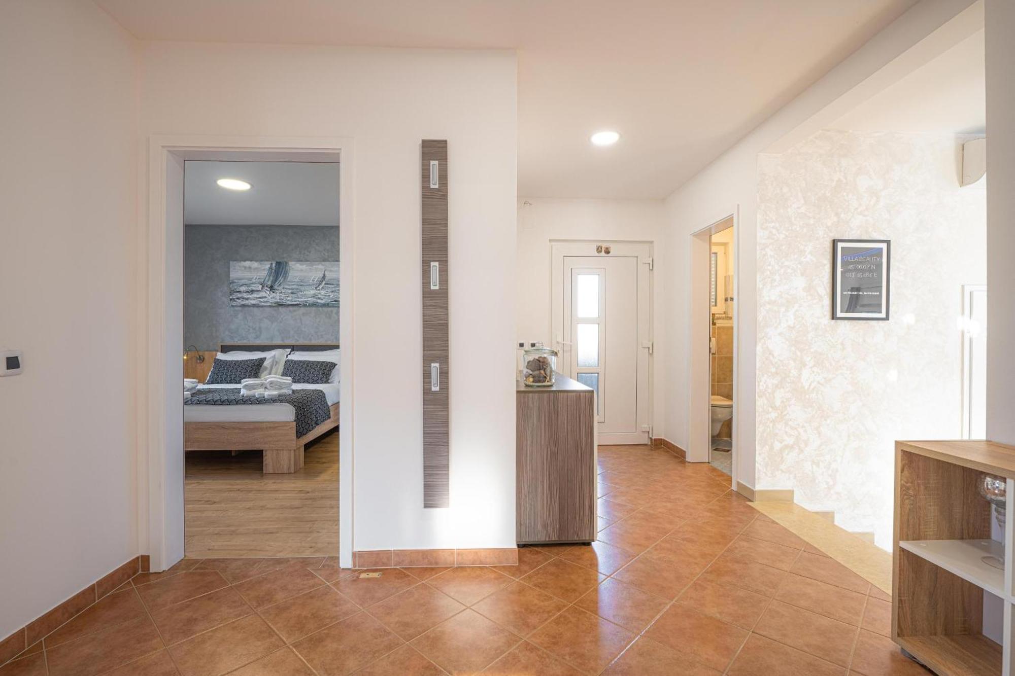 Villa Beauty With Heated Pool And Jacuzzi Kanfanar Exterior photo