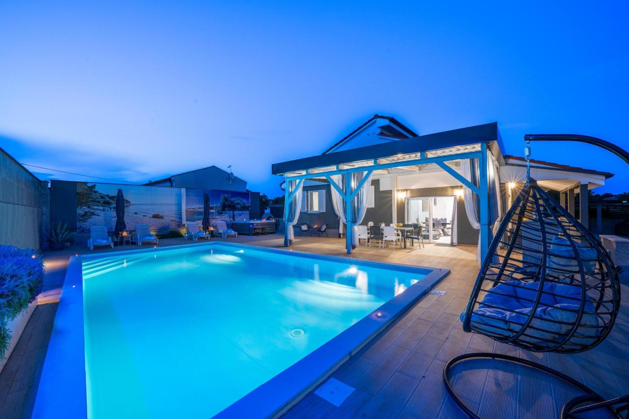 Villa Beauty With Heated Pool And Jacuzzi Kanfanar Exterior photo